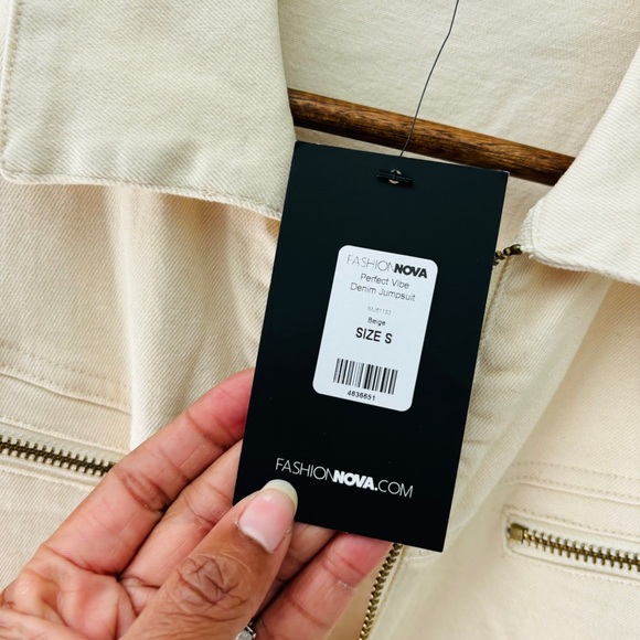 Fashion Nova Perfect Vibe Denim Jumpsuit NWT Size S - Picture 5 of 6